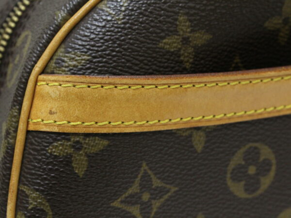 imgrc0078971418 Louis Vuitton Blois Monogram Shoulder Bag