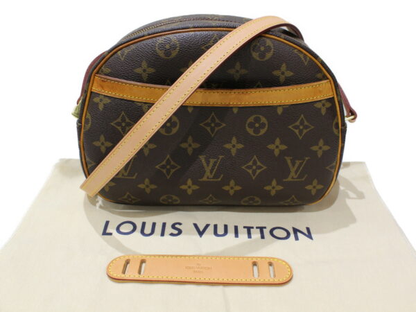 imgrc0078971458 Louis Vuitton Blois Monogram Shoulder Bag Brown