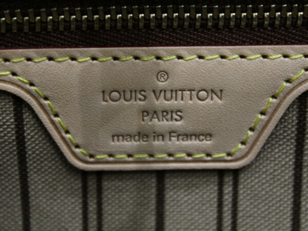 imgrc0079007220 Louis Vuitton Neo Noe Monogram Tote Bag with Pouch