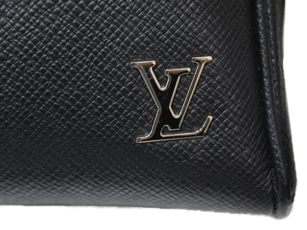 imgrc0079144709 Louis Vuitton Alex Messenger Taiga Shoulder Bag