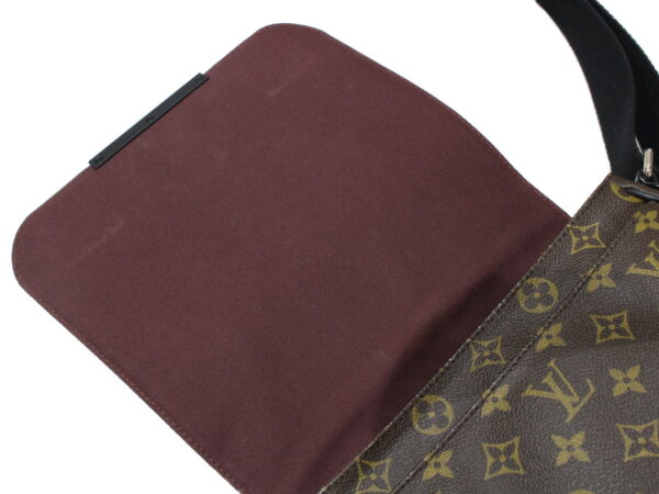 imgrc0079146691 Louis Vuitton District PM Monogram Shoulder Bag