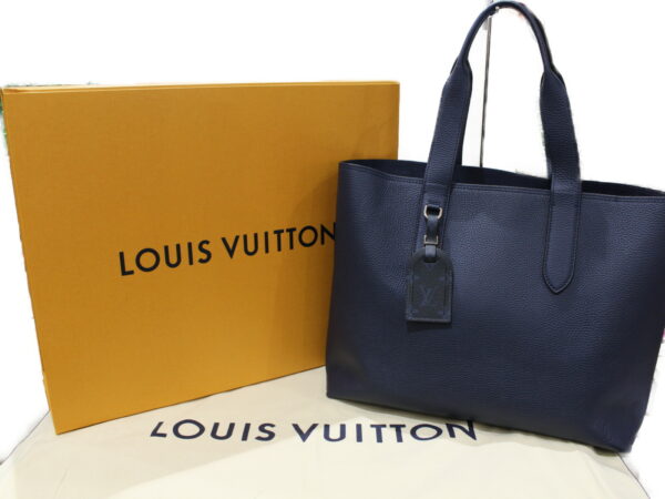 imgrc0079146901 Louis Vuitton Cabas Voyage NV Taurillon Leather Tote Bag Navy