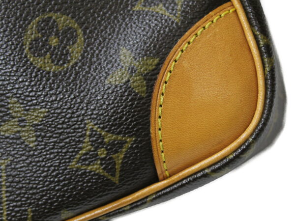 imgrc0079163351 Louis Vuitton Nile Monogram Shoulder Bag Brown