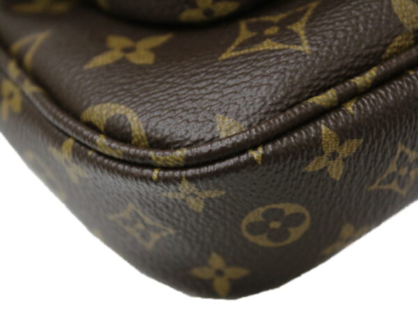 imgrc0079175602 Louis Vuitton Multi Pochette Accessoire Monogram Khaki