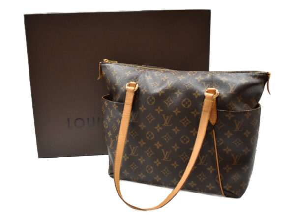 imgrc0079180638 Louis Vuitton Totally MM Tote Bag Monogram Brown