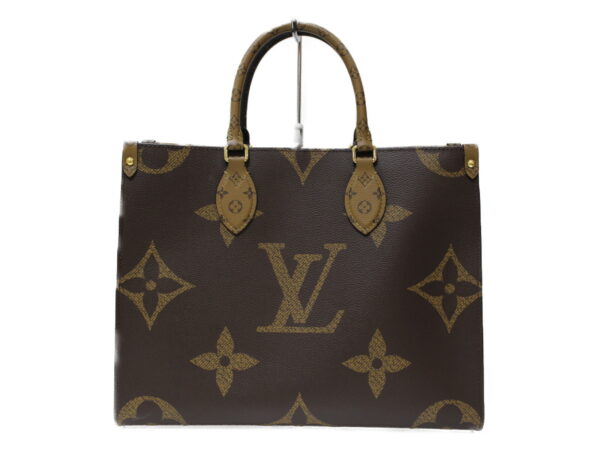 imgrc0079190129 Louis Vuitton On the Go MM Giant Monogram Tote Bag