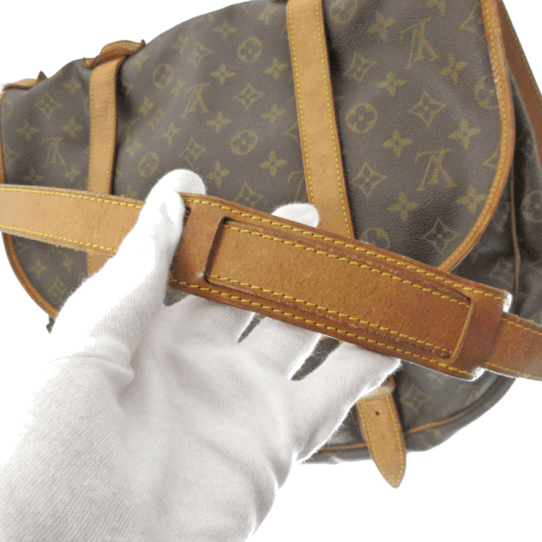 imgrc0079222619 Louis Vuitton Saumur 43 Shoulder Bag Monogram Canvas Brown