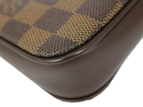 imgrc0079269420 Louis Vuitton Pochette Accessoire Damier Shoulder Bag