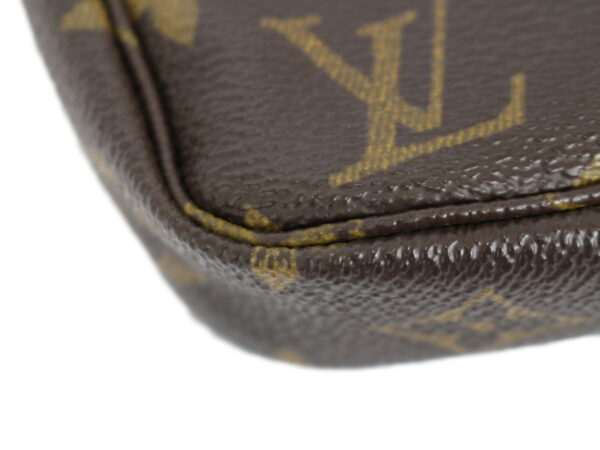 imgrc0079269561 Louis Vuitton Pochette Accessoire Monogram Shoulder Bag