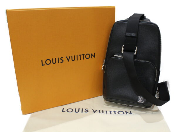 imgrc0079294258 Louis Vuitton Avenue Sling Bag Taiga Body Bag Black