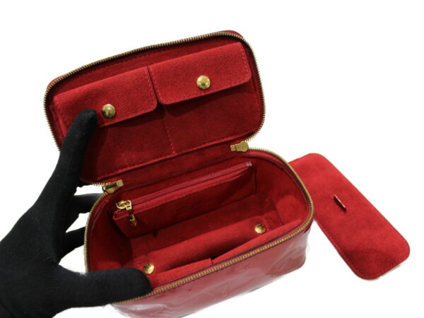 imgrc0079294693 Louis Vuitton Jewelry Case Vernis Red Pouch