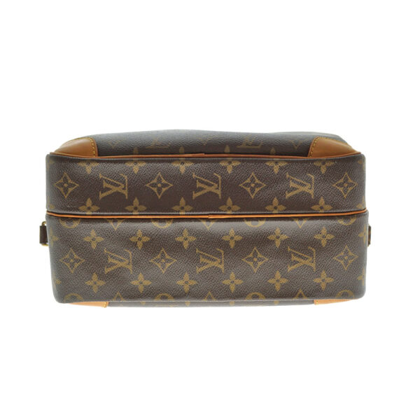 imgrc0079384941 Louis Vuitton Nile Shoulder Bag Monogram Canvas Brown