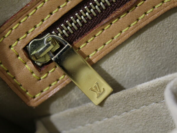 imgrc0079401527 Louis Vuitton Looping MM Monogram Shoulder Bag