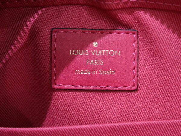 imgrc0079601050 Louis Vuitton Saintonge Monogram Shoulder Bag Pink