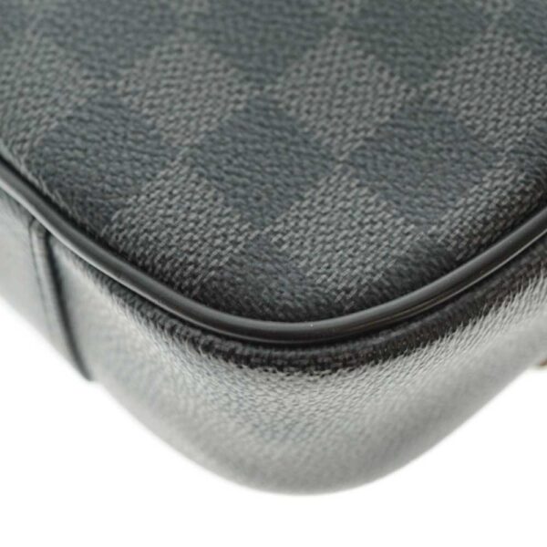 imgrc0079704968 Louis Vuitton Umbrella Body Bag Damier Graphite Black