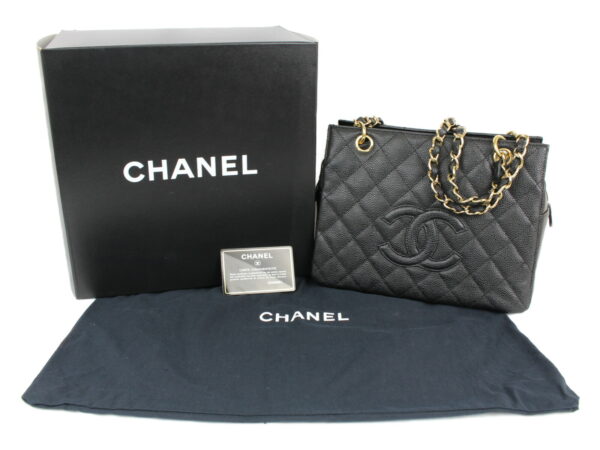 imgrc0079868555 Chanel Matelasse Chain Shoulder Bag Black