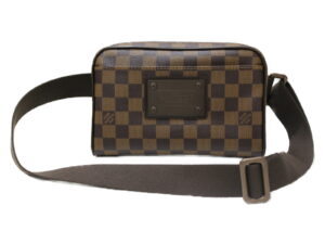 imgrc0080110530 Louis Vuitton Menilmontant PM Shoulder Bag Monogram Canvas Brown LV