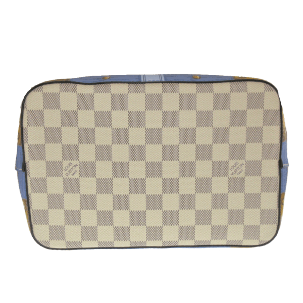 imgrc0080215932 Louis Vuitton Neonoe Shoulder Bag Damier Canvas White