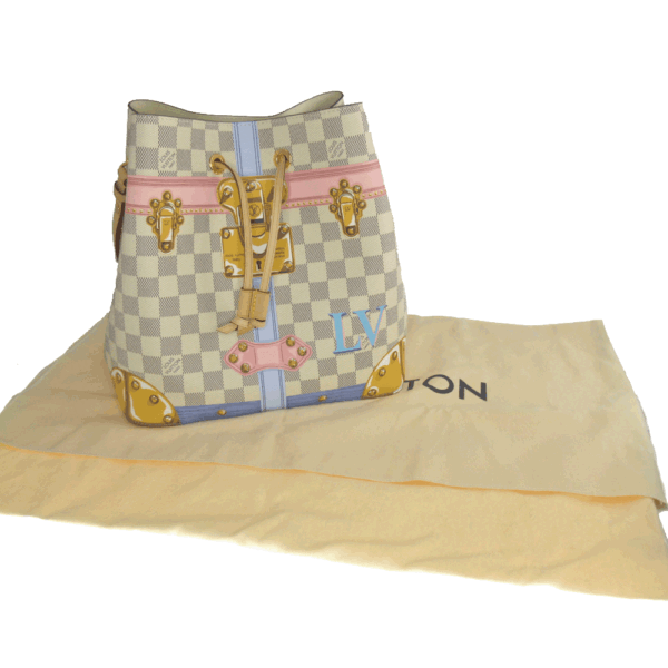 imgrc0080215939 Louis Vuitton Neonoe Shoulder Bag Damier Canvas White