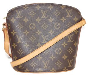 imgrc0080345544 Louis Vuitton Damier Azur Pochette Diagonal Hanging 2WAY