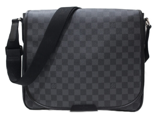 imgrc0080349772 Louis Vuitton Daniel MM Damier Graphite Shoulder Bag