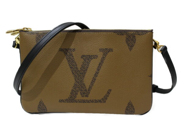 imgrc0080396550 Louis Vuitton Pochette Double Zip Monogram Giant Reverse Shoulder Bag