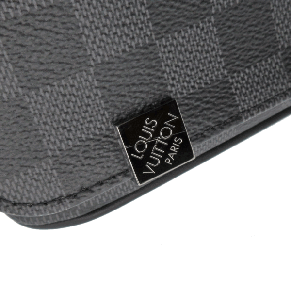 imgrc0080595478 Louis Vuitton District PM Messenger Bag Damier Graphite Gray