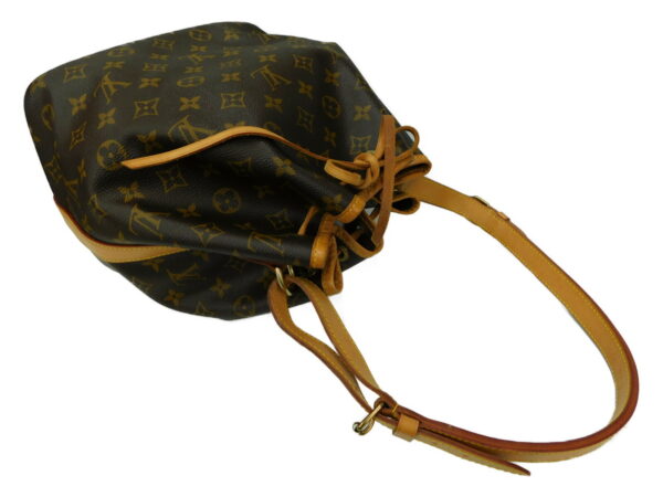 imgrc0080638696 Louis Vuitton Petit Noe Monogram Shoulder Bag