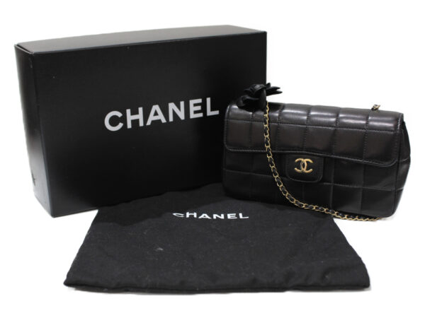 imgrc0081328340 Chanel Chocolate Bar Lambskin Chain Shoulder Bag Black