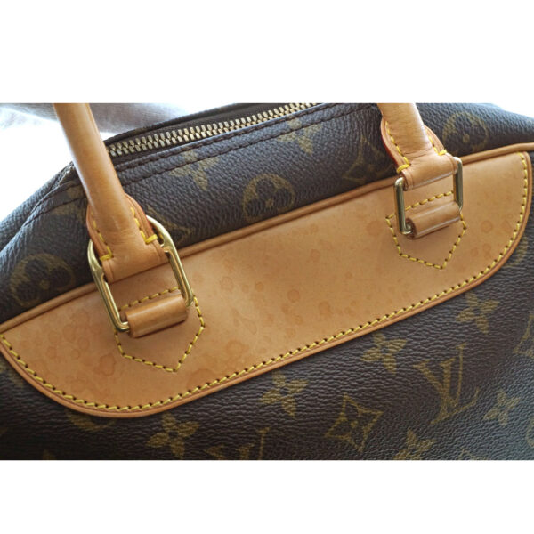 imgrc0081404666 Louis Vuitton Deauville Monogram Canvas Vanity Bag Brown