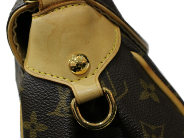 imgrc0081459527 Louis Vuitton Beverly MM Monogram Shoulder Bag