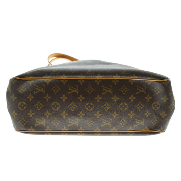 imgrc0081524488 Louis Vuitton Batignolles Horizontal Monogram Canvas Shoulder Bag Brown