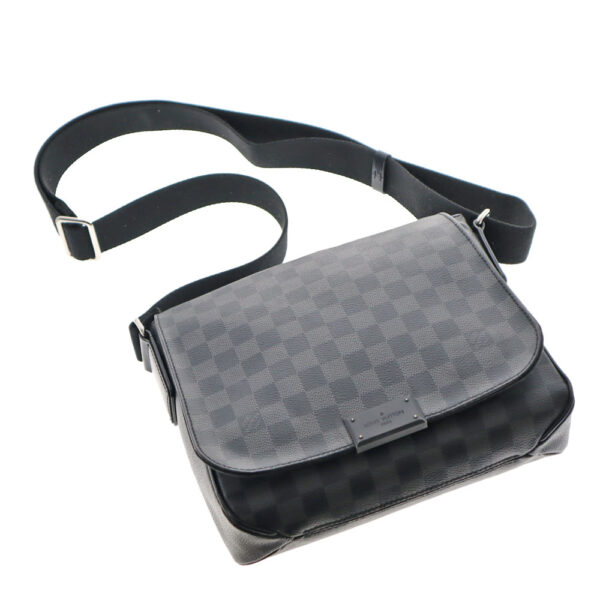 imgrc0081661898 Louis Vuitton District PM Messenger Bag Damier Graphite Gray