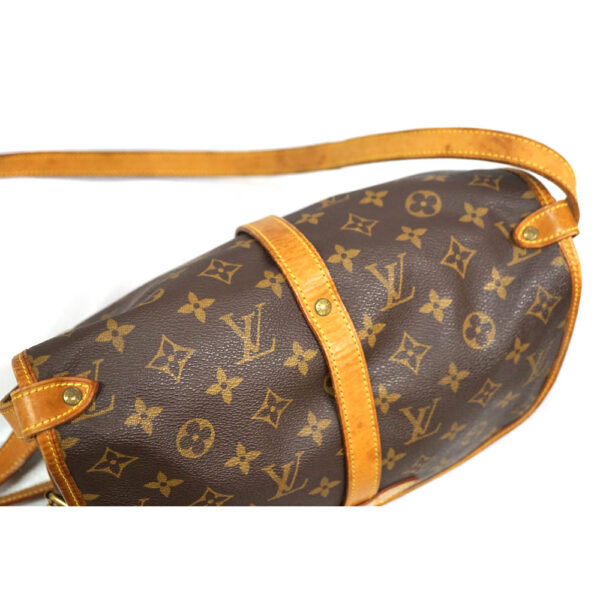 imgrc0081670321 Louis Vuitton Saumur 30 Monogram Canvas Crossbody Bag Brown