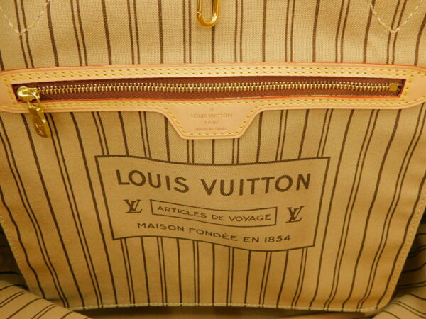 imgrc0081932750 Louis Vuitton Neverfull MM Monogram Handbag