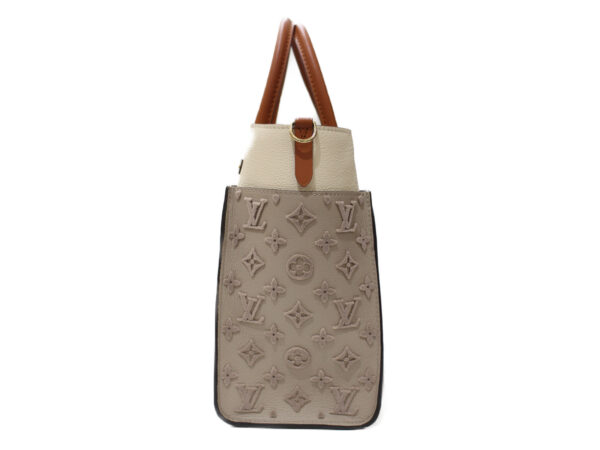 imgrc0082273313 Louis Vuitton On My Side MM Grain Calf Leather Gare Greige