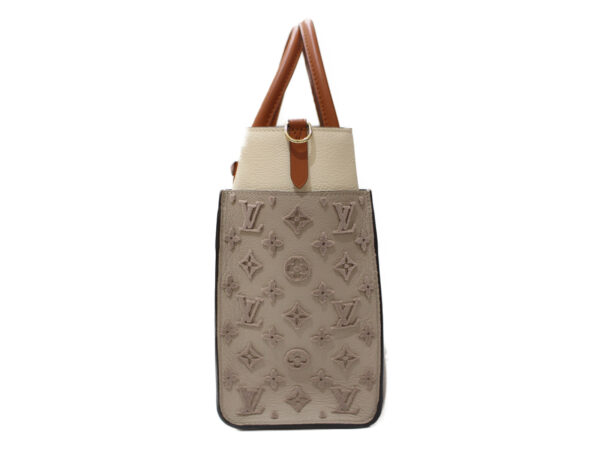 imgrc0082273314 Louis Vuitton On My Side MM Grain Calf Leather Gare Greige