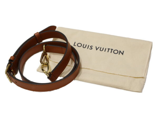 imgrc0082273323 Louis Vuitton On My Side MM Grain Calf Leather Gare Greige