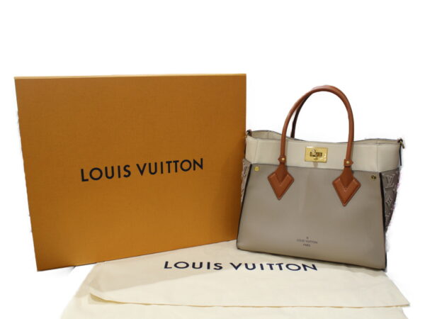 imgrc0082273326 Louis Vuitton On My Side MM Grain Calf Leather Gare Greige