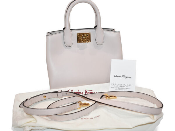 imgrc0082598029 Salvatore Ferragamo Studio Bag Leather Handbag Shoulder Bag Baby Pink