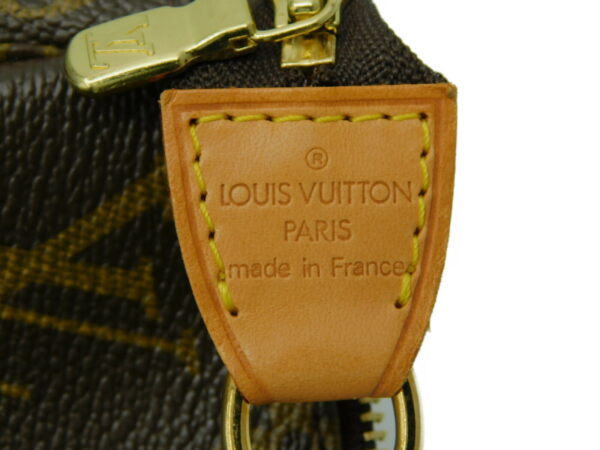 imgrc0082924418 Louis Vuitton Pochette Accessoire Monogram Shoulder Bag