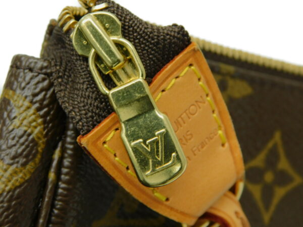 imgrc0082924419 Louis Vuitton Pochette Accessoire Monogram Shoulder Bag