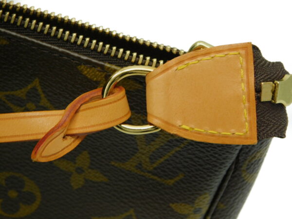 imgrc0082924421 Louis Vuitton Pochette Accessoire Monogram Shoulder Bag