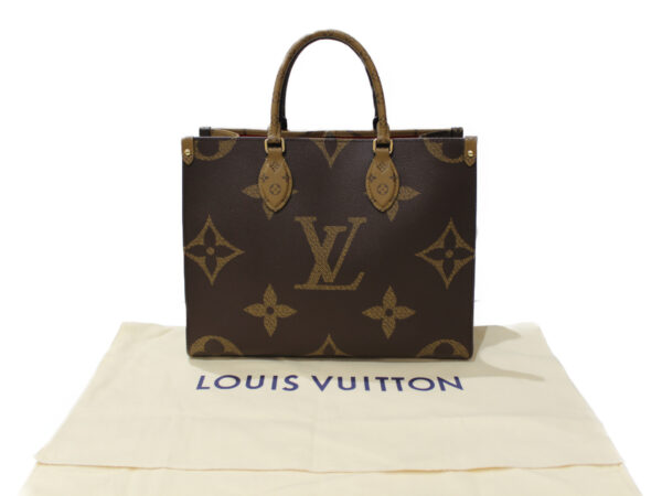 imgrc0083808259 Louis Vuitton On the Go MM Giant Monogram Reverse Tote Bag