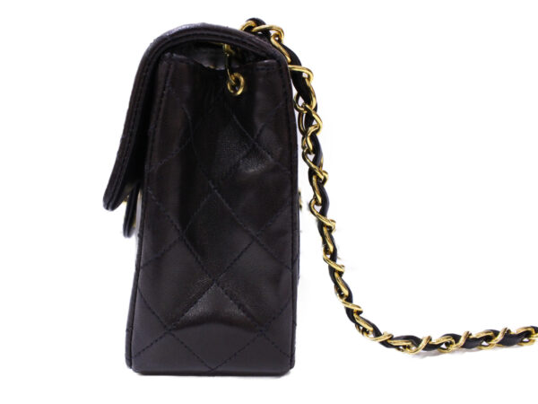 imgrc0084611037 Chanel Mini Matelasse Chain Shoulder Bag Lambskin Black