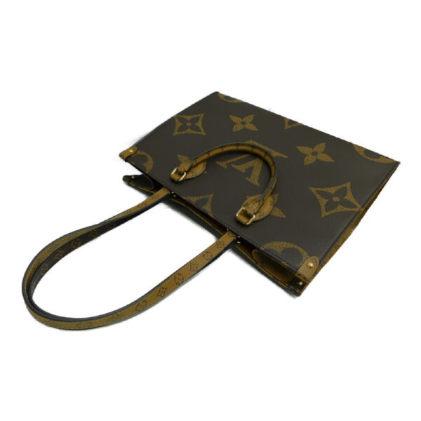 imgrc0084651920 Louis Vuitton On the Go MM Giant Monogram Brown