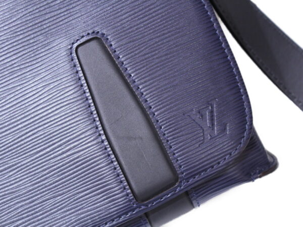 imgrc0084966737 Louis Vuitton Harrington Messenger Bag Epi Leather Navy