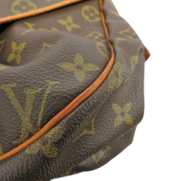 imgrc0085070066 Louis Vuitton Saumur 43 Crossbody Bag Monogram Canvas Brown