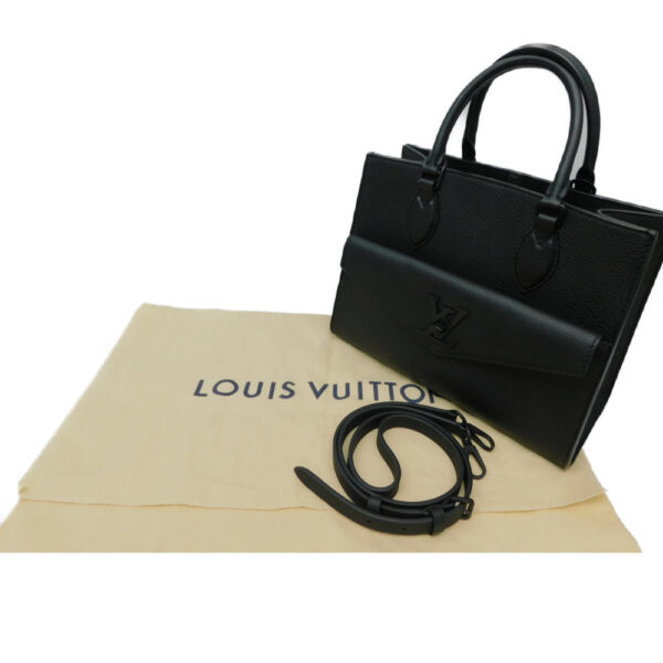 imgrc0085218236 Louis Vuitton Lock Me Tote PM Noir Grain Calf