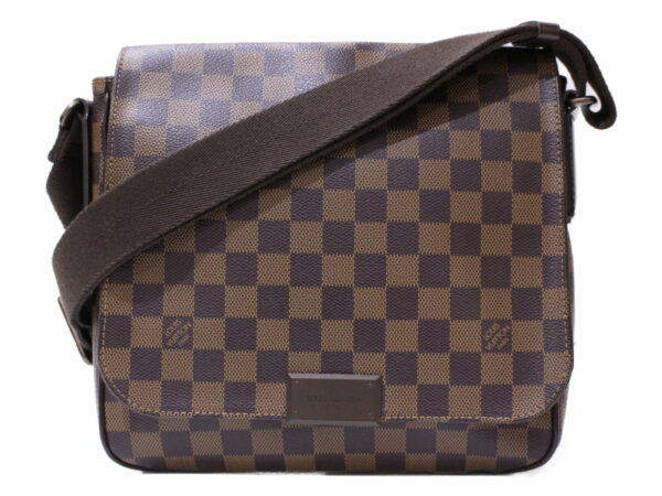 imgrc0085224200 Louis Vuitton District PM Damier Shoulder Bag